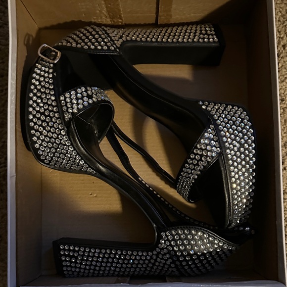 Elegant Black and Silver Studded Women's Heels - Picture 1 of 3